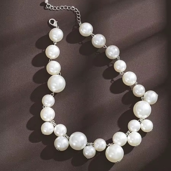 White Pearl shimmer color silver statement adjustable Necklace - Picture 7 of 10